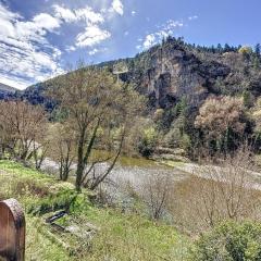 Gorges du Tarn - Maisonnette à flanc de falaise