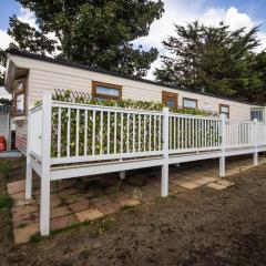 6 Berth Caravan With Decking Nearby Clacton-on-sea Ref 46128v