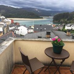 Apartamento en Porto do Barqueiro con terraza mirando al mar