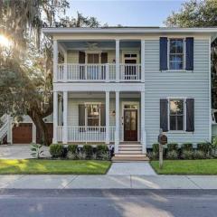 The Bluffton Village Home - 5 BR in Old Town w Carriage Home