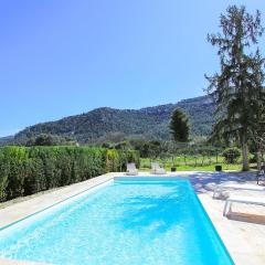 Beautiful Apartment In Gemenos With Outdoor Swimming Pool