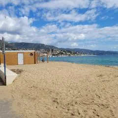 Peaceful Seaview Apartment with Beach & Pool Access, Air Conditioning