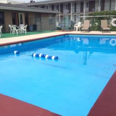 Town House Motel with Pool near Mt. Rushmore