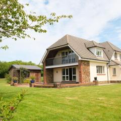 Spacious North Devon villa with beautiful garden