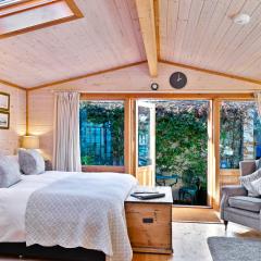 The Lodge - Luxury Lodge with Super King Size Bed, Kitchen & Shower Room