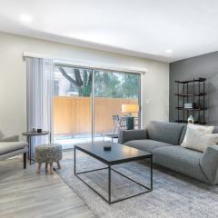 Beverly Grove 2BR nr Cedar Sinai Hospital LAX-124