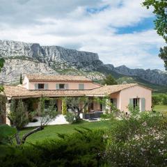 Villa provençale au cœur du pays d’Aix, piscine, vue imprenable