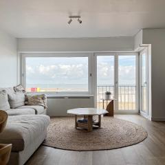 Seaview Heist: 3-Bedroom Flat by the Beach