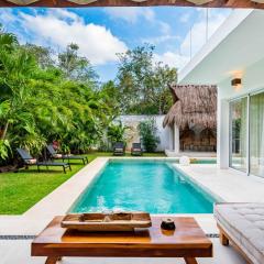 Villa Ek'Balam & Villa Flamingo, Luxury Villas, Private Pool, Private Garden, Jacuzzi, 24h Security