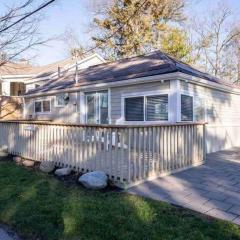 Cozy Grand Bend Cottage with Bunkie