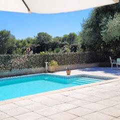 4 Bed Villa - Sleeps 8 - Pets - Pool - Parking