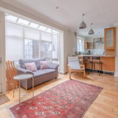Lovely 1 Bedroom with Patio - 10 mins from Hyde Park