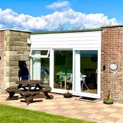 SEAVIEW self-catering coastal bungalow in rural West Wight