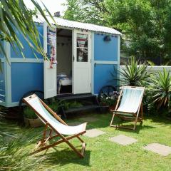 Hove Hut Actually - By Brighton Holiday Lets