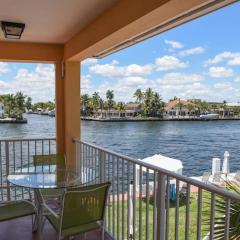 Aloha Condominium On the Intracoastal-Walk to the Beach