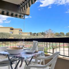 Studio à Bormes-les-Mimosas avec Terrasse, Piscine et Parking à Proximité de la Plage - FR-1-251-494