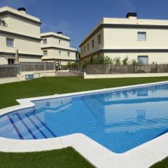 Piso moderno con terraza, jardín, piscina y WiFi, a 400m de la playa en Llançà - ES-228-137