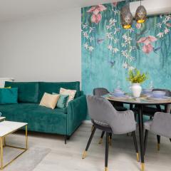 Turquoise Apartment Near the Royal Łazienki Warsaw by Renters