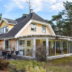 Amazing Home In hus With Wifi And 4 Bedrooms