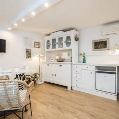 Charming Studio apartment at House Rustica with terrace and nearby parking