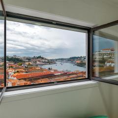 Lovely 2BR w/ views over the river, parking incl