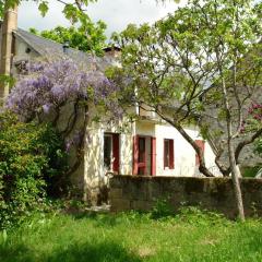 Lovely rural and quiet farmhouse with natural swimming lake