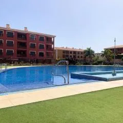 Luminoso y Elegante, piscinas y pistas de pádel