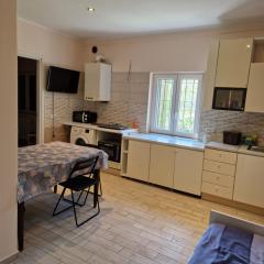 FARE BnB - casetta sul fiume in città