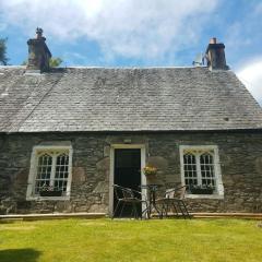 Historic cottage next to loch lomond Luss