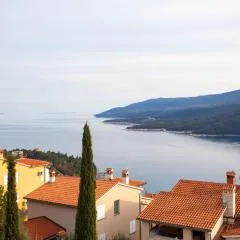 Sea view apartment with private parking place