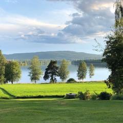 Idyllic Dalarna farmhouse at the lake