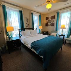 Historic Branson Hotel - Serendipity Room with Queen Bed - Downtown - FREE TICKETS INCLUDED