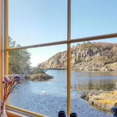 Holiday Home Finnås Lyklingsjøvegen