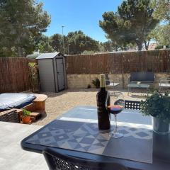 Apartamento con patio y Jacuzzi privado