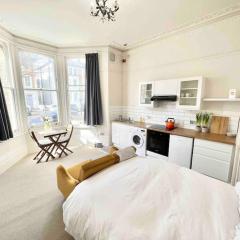 Bright & Relaxing Studio in Brighton & Hove