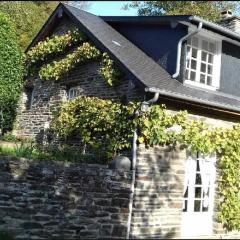 Cottage perché dans les montagnes du Mont-Saint-Michel