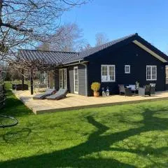 New And Modern Holiday Home Near The Beach