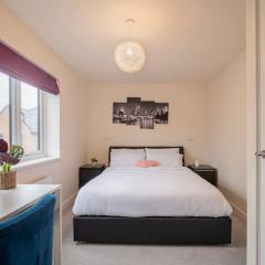 Hemsworth Homestay with Double Bedroom and Private Bathroom