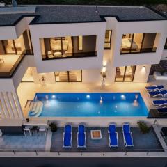 Luxury Villa Sagnia, 4 en-suite bedrooms, sea views