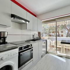 Bright and quiet apartment near the sea