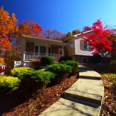 Stunning Poconos Villa- Hot Tub, Pool, Game Room, BBQ & more