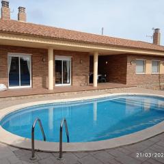 Global Villa Agustina, con piscina privada y Barbacoa en Mont-Roig