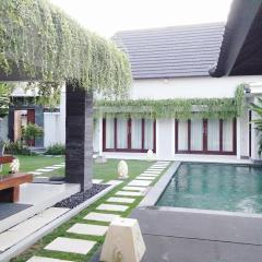 Gathering with 5 bedroom center house villa