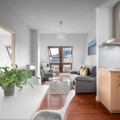 Ático Centro para 3, AC, Luz y Comodidad