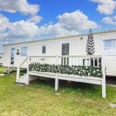 8 Berth Caravan For Hire At Breydon Water Holiday Park In Norfolk Ref 10029rp