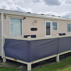 Lovely Caravan With Decking At Coral Beach Park In Lincolnshire Ref 77001c