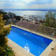 Villa avec piscine et vue panoramique mer