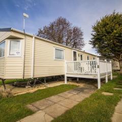 Caravan With Decking At Manor Park In Hunstanton, Sleeps 6 Ref 23045b