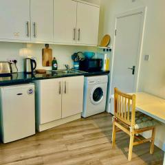 Studio 5 mins walk from Seven Sisters Station