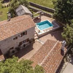 Authentic Istran House Peteh with Pool in heart of Istria